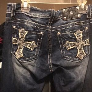 Designer Decorated Back pocket jeans